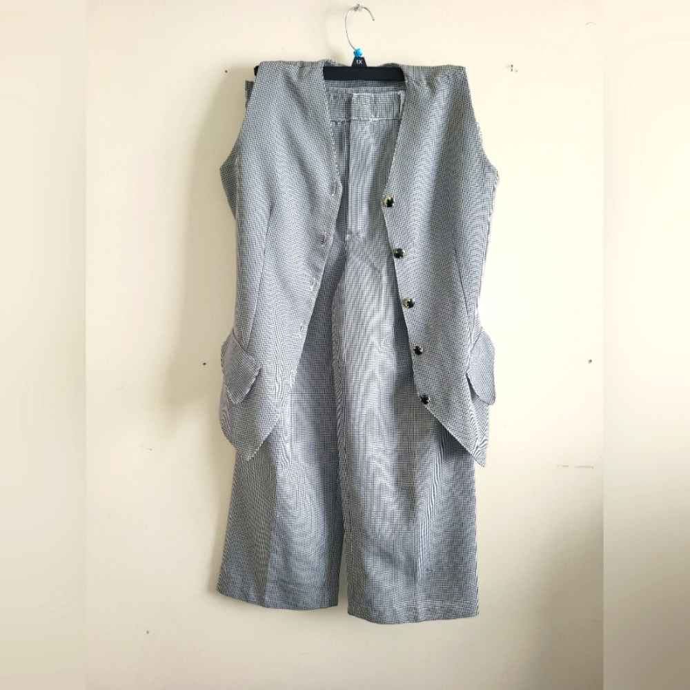 Black And White 2pc Set - image 1